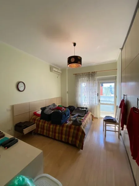 Tirane, jepet me qera apartament 2+1+2, Kati 7, 100 m² 750 € (PAZARI I RI, SHESHI AVNI RUSTEMI)