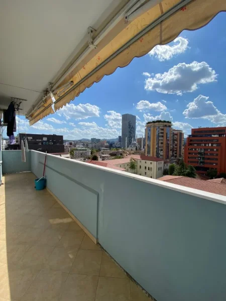 Tirane, jepet me qera apartament 2+1+2, Kati 7, 100 m² 750 € (PAZARI I RI, SHESHI AVNI RUSTEMI)