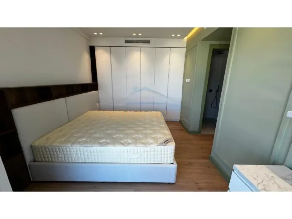 Tirane, shes apartament 2+1 Kati 7, 91 m² 230.000 € (Stacioni i Trenit)