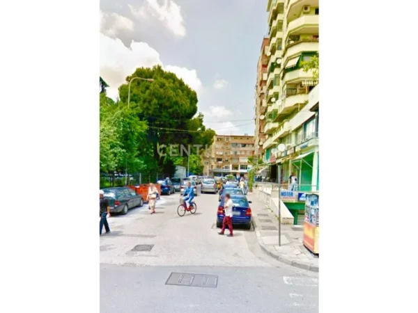 Tirane, shes ambjent biznesi , 30 m² 90.000 € (Gjykata e Rrethit)