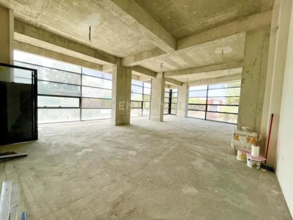 Tirane, shes ambjent biznesi , 170 m² 510.000 € (Rruga e Kavajës)
