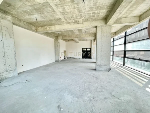 Tirane, shes ambjent biznesi , 170 m² 510.000 € (Rruga e Kavajës)