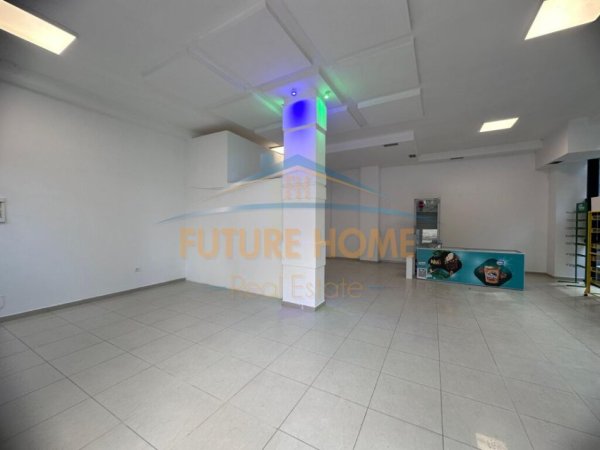 Tirane, jepet me qera ambjent biznesi Kati 0, 97 m² 1.000 € (Brryli)