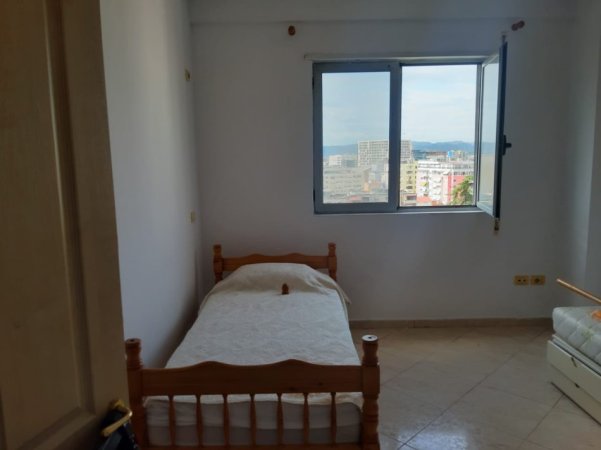 Tirane, Apartament 2+1 +2 per shitje Kati 8, 120 m² 600 € (Rruga Fortuzi)