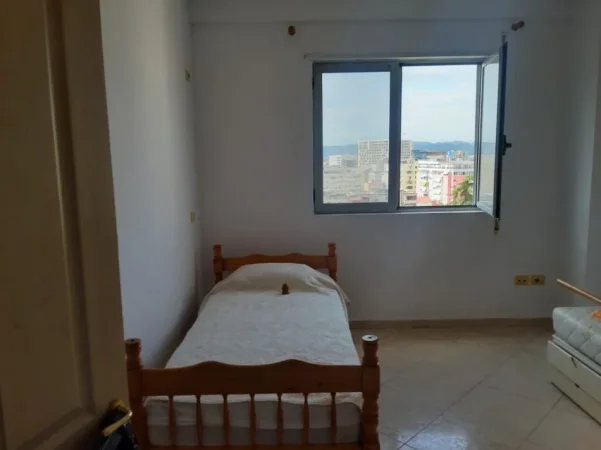 Tirane, Apartament 2+1 +2 per shitje Kati 8, 120 m² 600 € (Rruga Fortuzi)