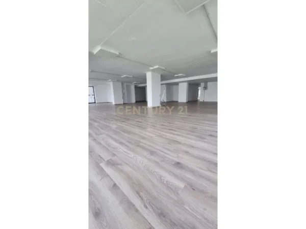 Tirane, shes ambjent biznesi Kati 0, 550 m² 715.000 € 