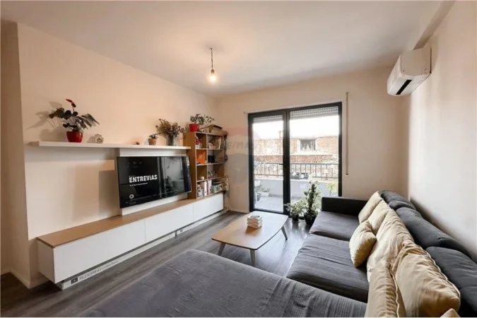 Tirane, shitet apartament 2+1 Kati 2, 101 m² 210.000 € (APARTAMENT 2+1 PER SHITJE PERBALL EUROPIANIT)
