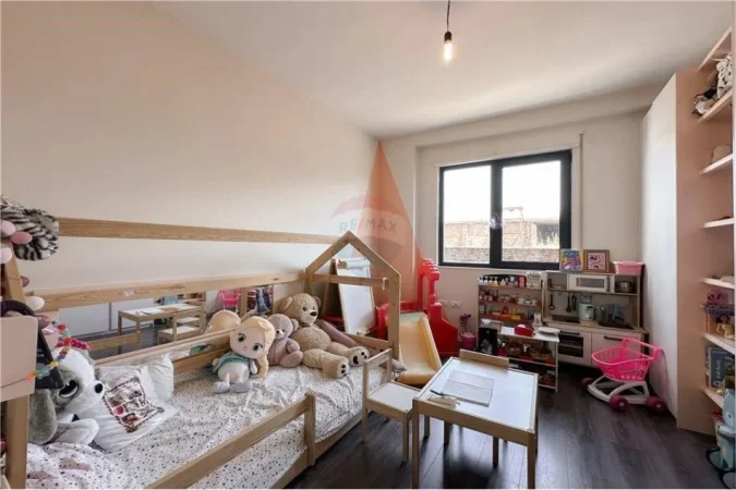 Tirane, shitet apartament 2+1 Kati 2, 101 m² 210.000 € (APARTAMENT 2+1 PER SHITJE PERBALL EUROPIANIT)