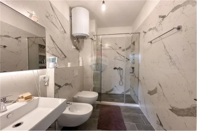 Tirane, shitet apartament 2+1 Kati 2, 101 m² 210.000 € (APARTAMENT 2+1 PER SHITJE PERBALL EUROPIANIT)