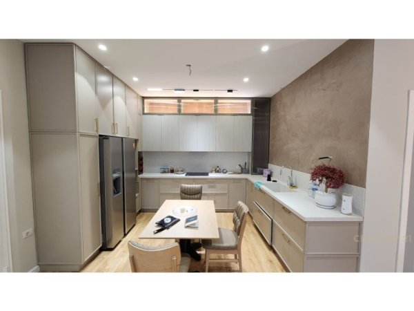 Tirane, shes apartament 3+1 Kati 1, 110 m² 250.000 € 