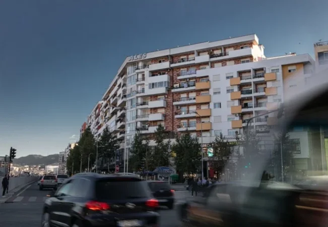 Tirane, shitet apartament 1+1 Kati 3, 71 m² 105.000 € (Unaza e Re)