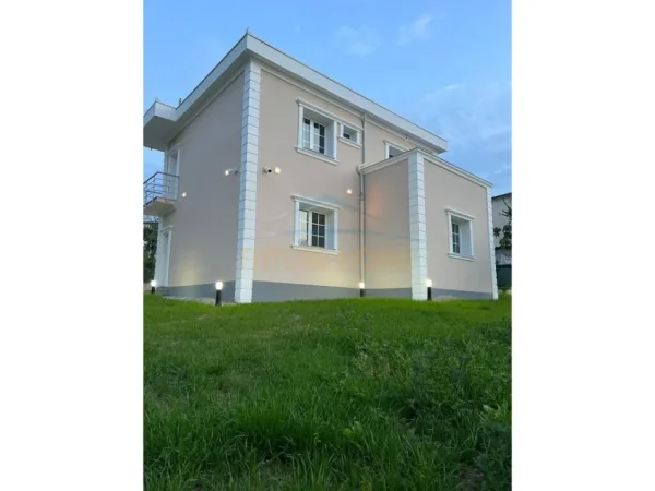 Tirane, shes Vile 3+1 Kati 2, 380 m² 219.000 € (Bulcesh, Paskuqan)