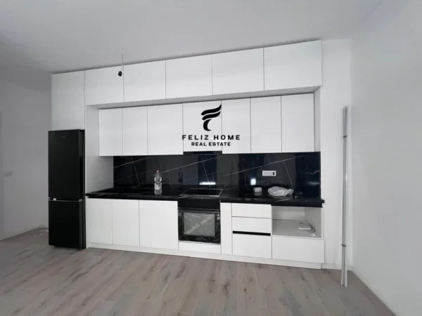 Tirane, jepet me qera apartament 2+1 Kati 4, 95 m² 600 € (STACIONI TRENIT)