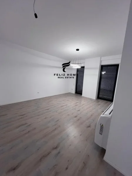 Tirane, jepet me qera apartament 2+1 Kati 4, 95 m² 600 € (STACIONI TRENIT)
