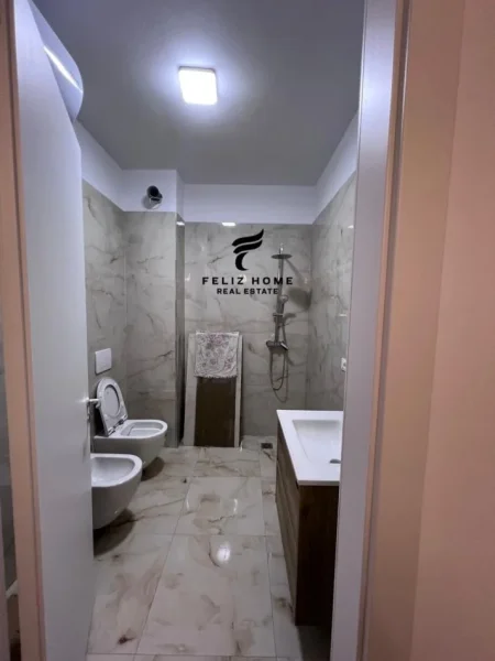 Tirane, jepet me qera apartament 2+1 Kati 4, 95 m² 600 € (STACIONI TRENIT)