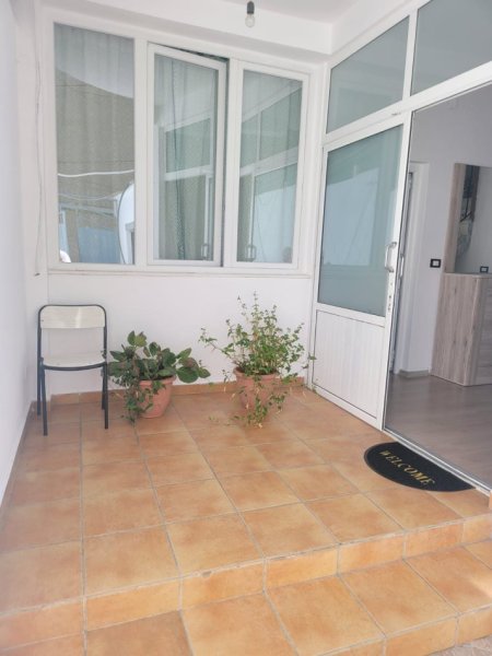 Tirane, jepet me qera shtepi 1+1 Kati 2, 160 m² 500 € (Materniteti i Ri)