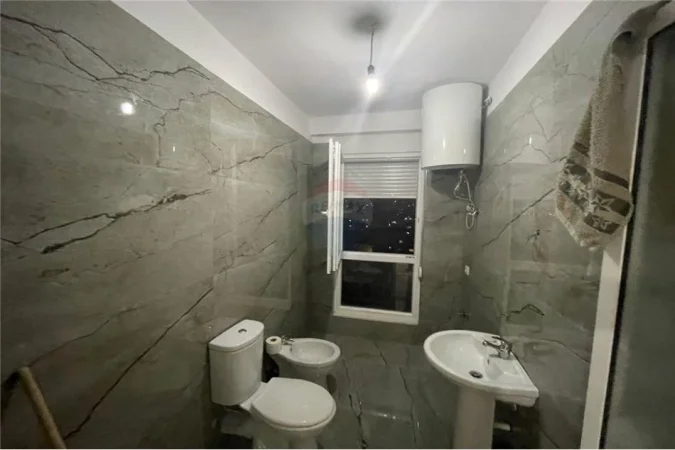 Tirane, jepet me qera apartament 2+1 , 86 m² 450 € (ASTIR)