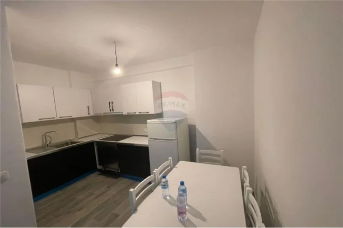 Tirane, jepet me qera apartament 2+1 , 86 m² 450 € (ASTIR)