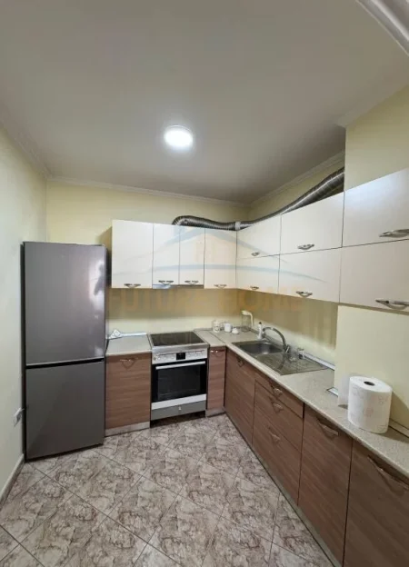 Tirane, jepet me qera apartament 2+1 Kati 9, 105 m² 750 € (Stacioni i Trenit)