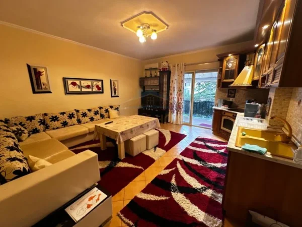 Tirane, shitet apartament 2+1 Kati 2, 85 m² 93.000 € (Fresk)