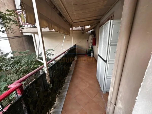 Tirane, shitet apartament 2+1 Kati 2, 85 m² 93.000 € (Fresk)