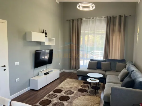 Tirane, shitet Vile 3 Katshe , 420.000 € (Lunder)