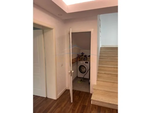 Tirane, shitet Vile 3 Katshe , 420.000 € (Lunder)