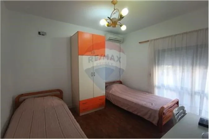 Tirane, jepet me qera apartament 2+1 Kati 2, 101 m² 600 € (Apartament 2+1+2 me qera tek Mine Peza)