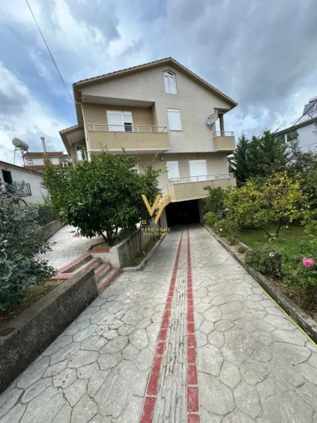 Tirane, shitet Vile 4+1+Ballkon Kati 0, 866 m² 450.000 € (SAUK)