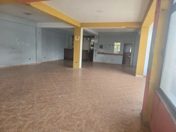 Tirane, jepet me qera ambjent biznesi Kati 0, 176 m² 1.000 € (kamez)