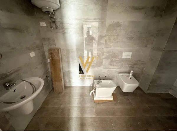 Tirane, shitet apartament 3+1+Ballkon Kati 5, 149 m² 305.000 € (KODRA E DIELLIT)