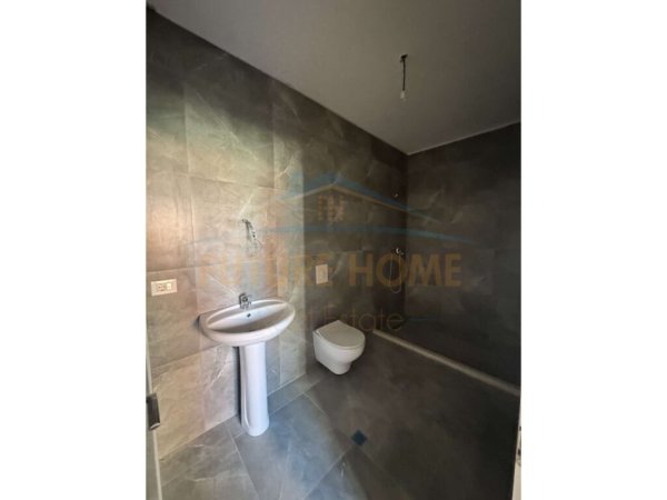 Tirane, jepet me qera zyre !! Mundesi zgjedhje ne kate!!, 122 m² 550 € (Sima Com)