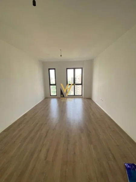 Tirane, jepet me qera zyre Kati 6, 125 m² 530 € (RRUGA E DIBRES)