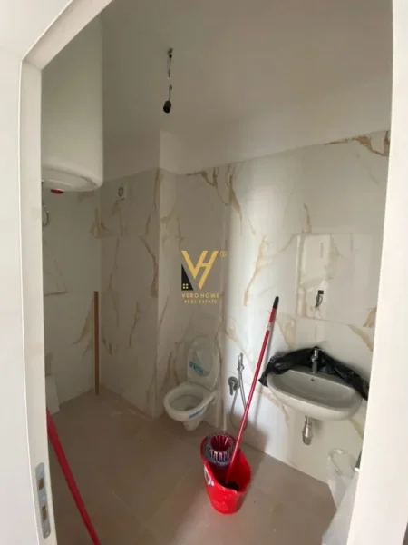 Tirane, jepet me qera zyre Kati 6, 125 m² 530 € (RRUGA E DIBRES)