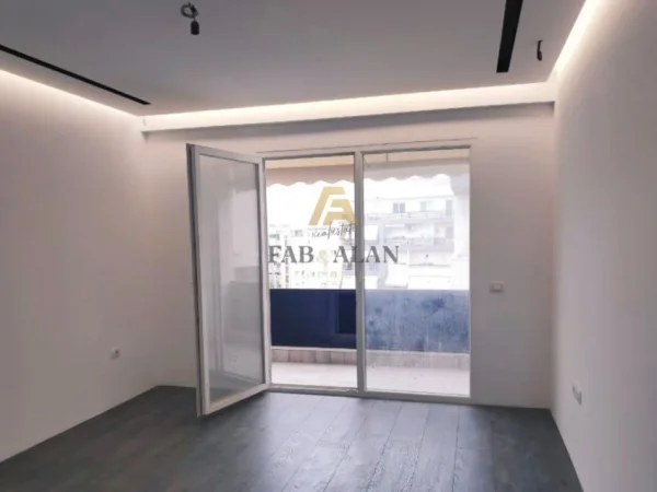 Tirane, jepet me qera ambjent biznesi , 130 m² 1.500 € (Komuna e Parisit)