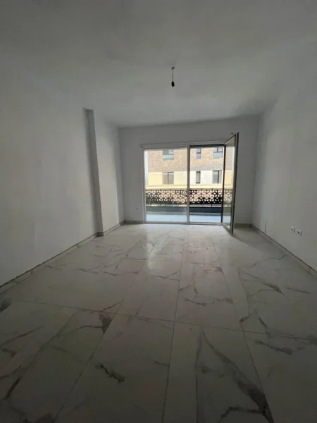 Tirane, shitet apartament 2+1 Kati 1, 107 m² 95.000 € (Kamëz)