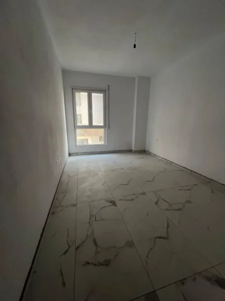 Tirane, shitet apartament 2+1 Kati 1, 107 m² 95.000 € (Kamëz)