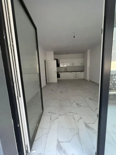 Tirane, shitet apartament 2+1 Kati 1, 107 m² 95.000 € (Kamëz)