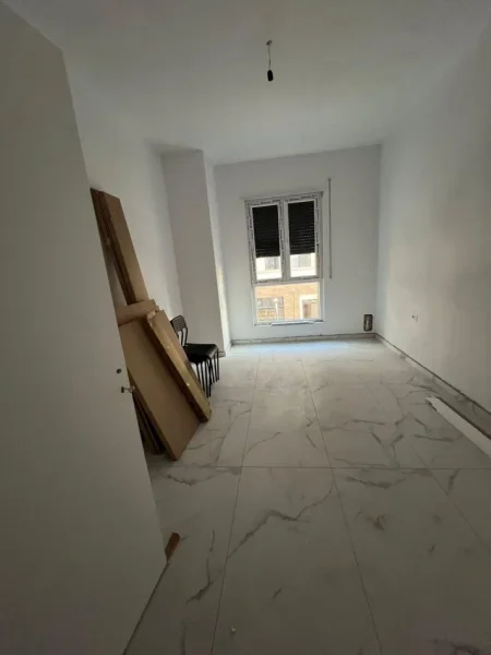 Tirane, shitet apartament 2+1 Kati 1, 107 m² 95.000 € (Kamëz)