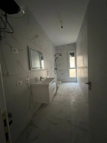 Tirane, shitet apartament 2+1 Kati 1, 107 m² 95.000 € (Kamëz)