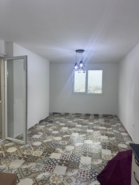 Tirane, jepet me qera apartament 1+1+Ballkon Kati 11, 60 m² 350 € (Yzberisht perballe Spitalit Amerikan 3.Kompleksi Tirana Golden Park)