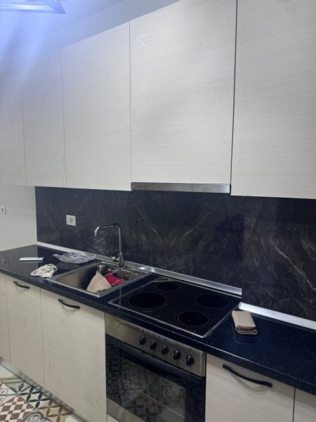 Tirane, jepet me qera apartament 1+1+Ballkon Kati 11, 60 m² 350 € (Yzberisht perballe Spitalit Amerikan 3.Kompleksi Tirana Golden Park)