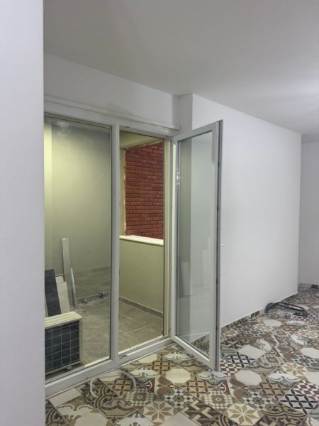 Tirane, jepet me qera apartament 1+1+Ballkon Kati 11, 60 m² 350 € (Yzberisht perballe Spitalit Amerikan 3.Kompleksi Tirana Golden Park)