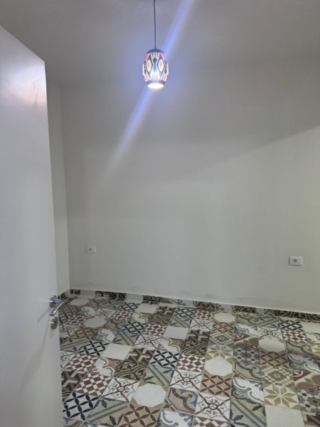 Tirane, jepet me qera apartament 1+1+Ballkon Kati 11, 60 m² 350 € (Yzberisht perballe Spitalit Amerikan 3.Kompleksi Tirana Golden Park)