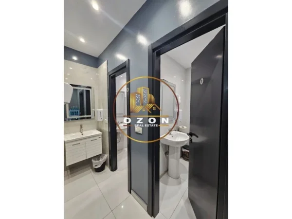 Tirane, shitet bar-resorant Kati 1, 200 m² 120.000 € (kinostudio)