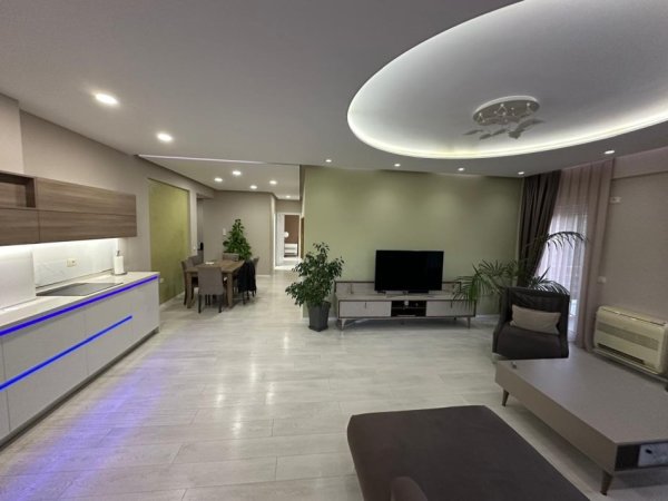 Tirane, jepet me qera apartament 3+1 Kati 4, 189 m² 1.300 € (Liqeni Artificial)