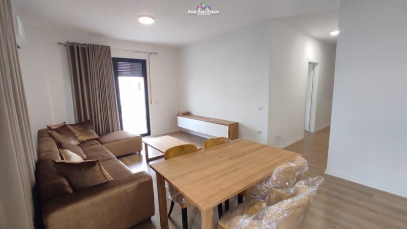 Tirane, jepet me qera apartament 3+1 Kati 6, 130 m² 1.000 € (porcelan)