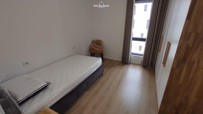 Tirane, jepet me qera apartament 3+1 Kati 6, 130 m² 1.000 € (porcelan)