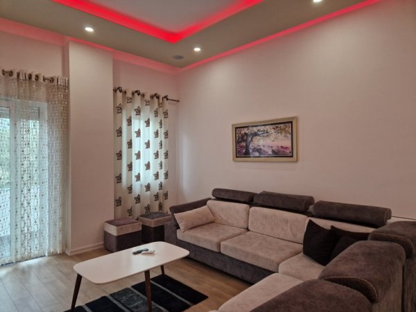 Tirane, jepet me qera apartament 2+1 Kati 1, 120 m² 700 € (Liqeni i Thate)