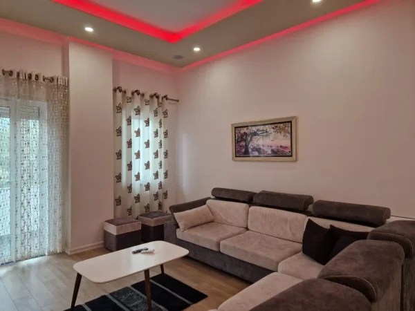 Tirane, jepet me qera apartament 2+1 Kati 1, 120 m² 700 € (Liqeni i Thate)